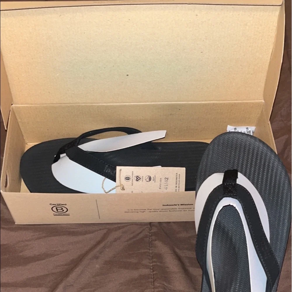 Men Sandals - Picture 2 of 3